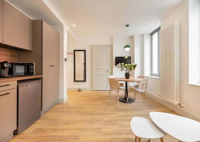 Chez Edith - Neuf - De Gamme - Tram - Proche Centre-ville - Confort 아파트 *